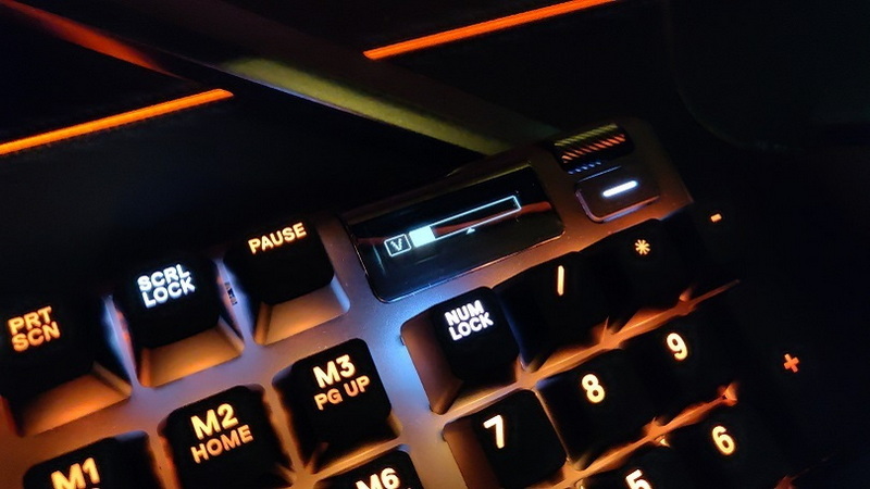 can small oled screen on steelseries keyboard show pictures_2