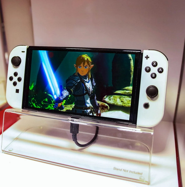 does nintendo switch oled come with a screen protector_1