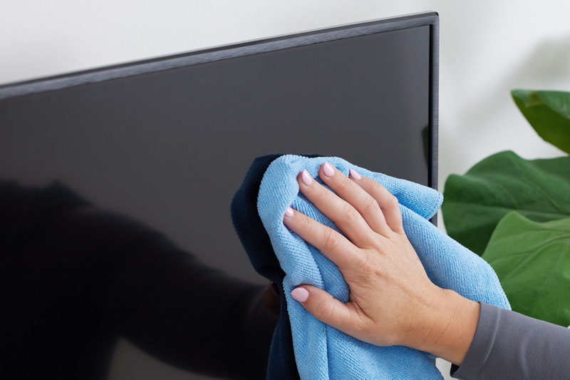 how to clean a lcd display tv_1