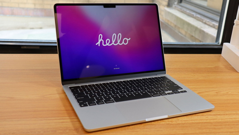 MacBook Pro OLED Display Check 