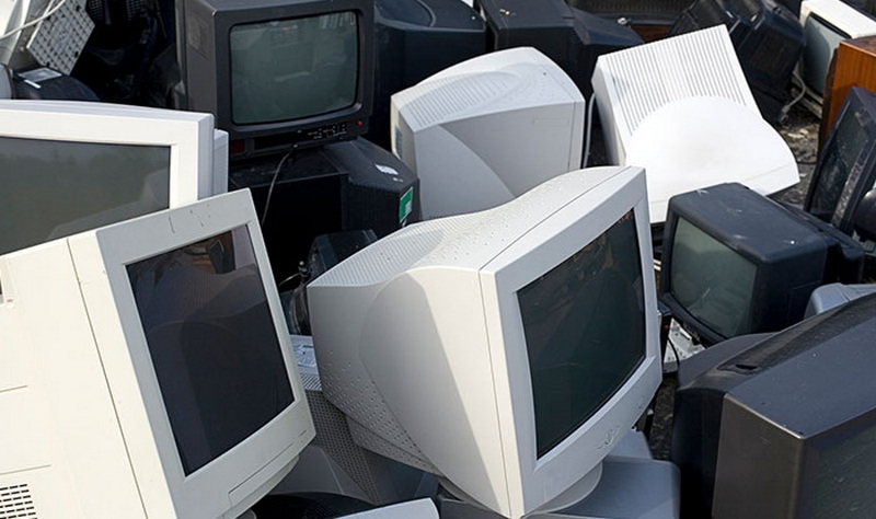 can i throw away a lcd display_1