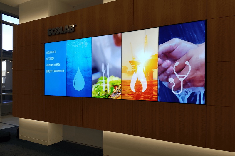 How To Choose A Large Clear LCD Display for Digital Signage?