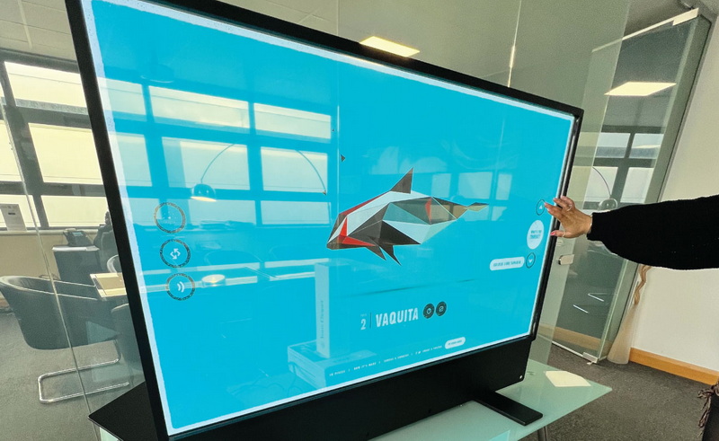 can you touch an oled screen_2