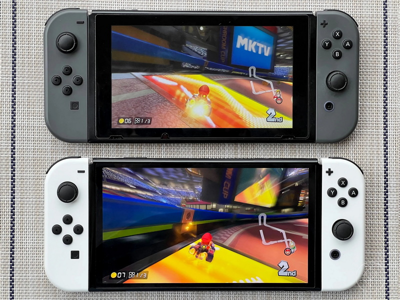 does the nintendo switch oled have a bigger screen_4