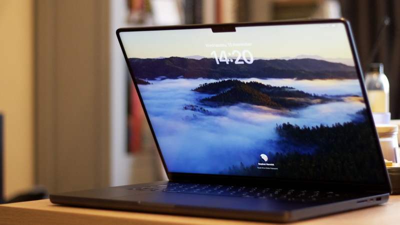 2019 MacBook Pro Retina Or OLED