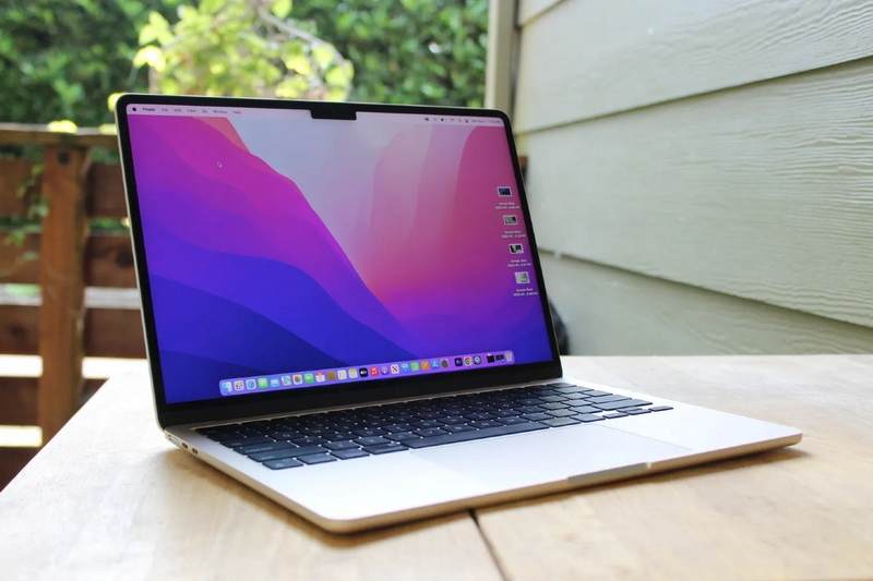 Does MacBook Air Feature OLED Display 