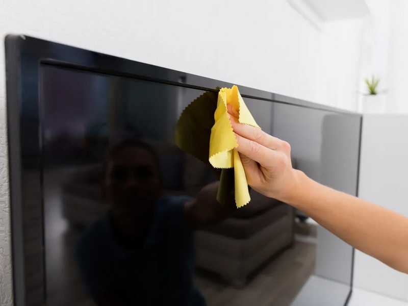 Clean LG OLED 4K Screen Safely