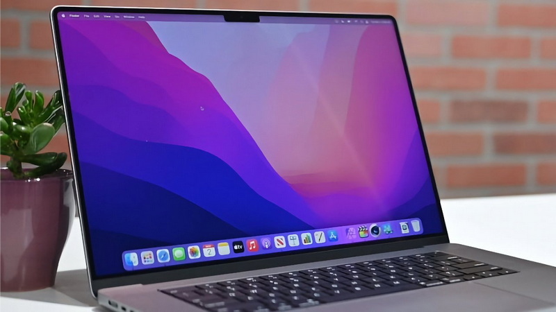 Does Mac 2018 Have OLED Screen?