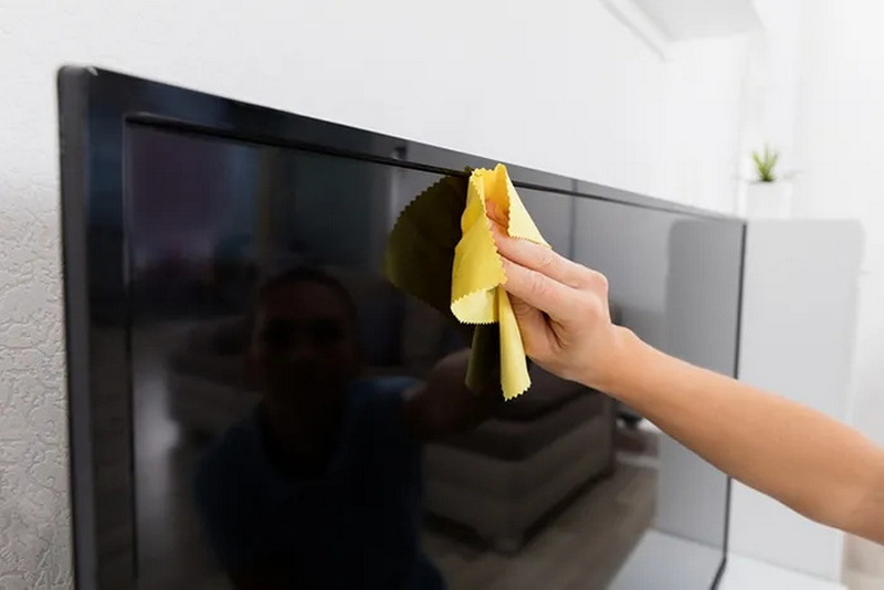 Safe OLED Screen Cleaning Methods